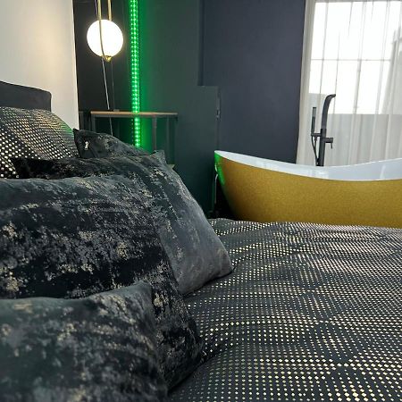 Apartament Premium Ze Zlota Wanna W Sypialni Widok Na Morze Dyskretny Taras Z Lozkiem - Baltyckie Sarbinowo 18 Eksteriør bilde