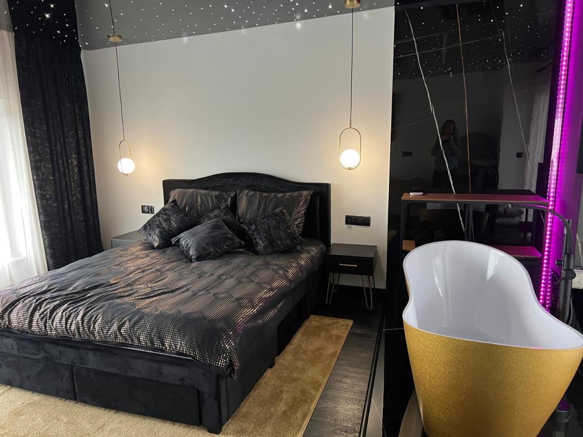Apartament Premium Ze Zlota Wanna W Sypialni Widok Na Morze Dyskretny Taras Z Lozkiem - Baltyckie Sarbinowo 18 Eksteriør bilde