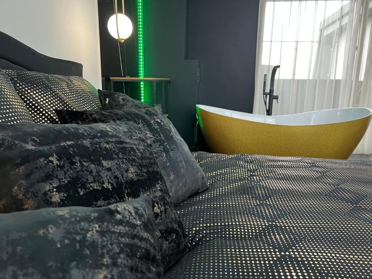 Apartament Premium Ze Zlota Wanna W Sypialni Widok Na Morze Dyskretny Taras Z Lozkiem - Baltyckie Sarbinowo 18 Eksteriør bilde