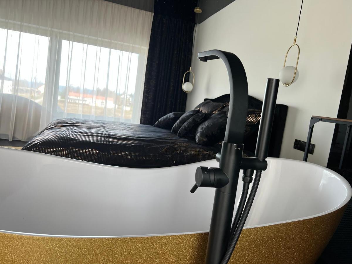 Apartament Premium Ze Zlota Wanna W Sypialni Widok Na Morze Dyskretny Taras Z Lozkiem - Baltyckie Sarbinowo 18 Eksteriør bilde