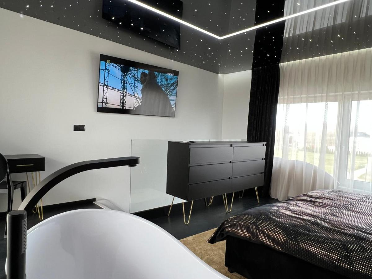 Apartament Premium Ze Zlota Wanna W Sypialni Widok Na Morze Dyskretny Taras Z Lozkiem - Baltyckie Sarbinowo 18 Eksteriør bilde